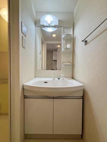 洗面設備　コンパクトで使いやすい洗面所