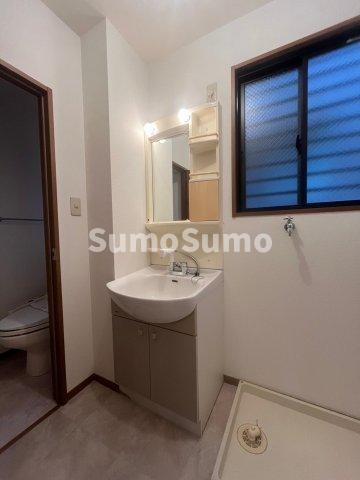 洗面設備　スペースが確保できる洗面所です