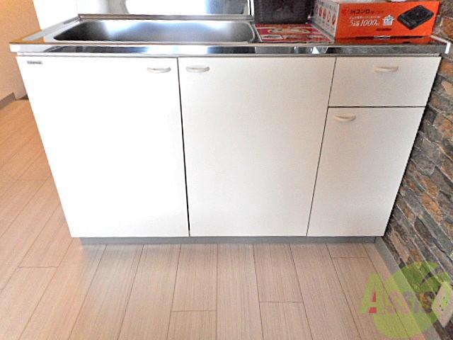 収納　収納スペースはキッチン下の棚があります！