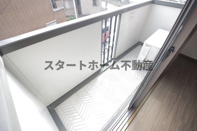 バルコニー　暖かな日差しのふりそそぐバルコニー