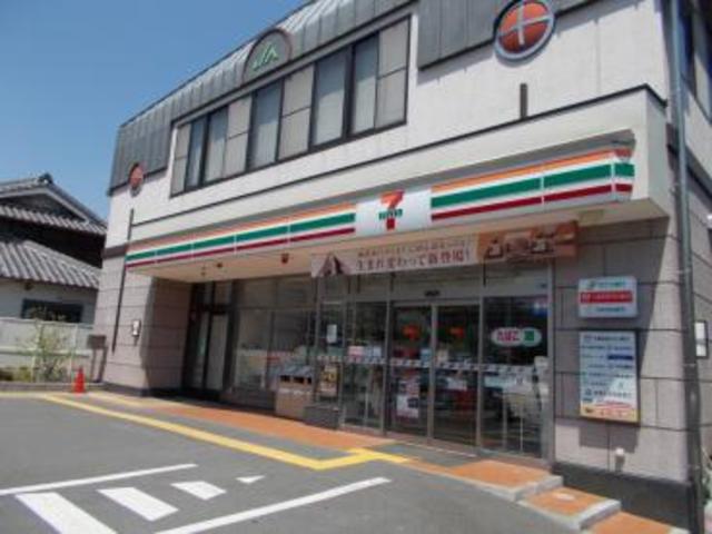 コンビニ　セブンイレブン摂津千里丘東1丁目店（コンビニ）まで586m