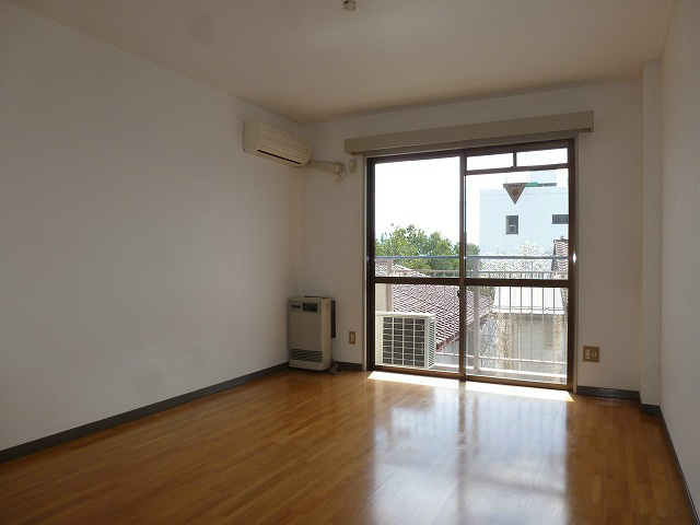 居室・リビング　写真は202号室です（参考）