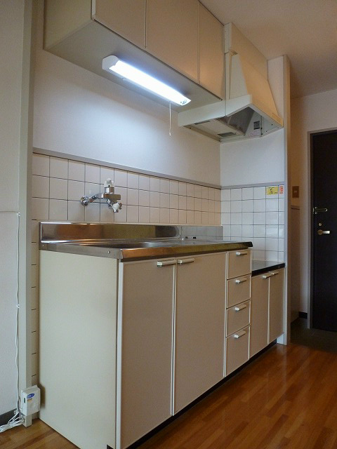 キッチン　写真は202号室です（参考）