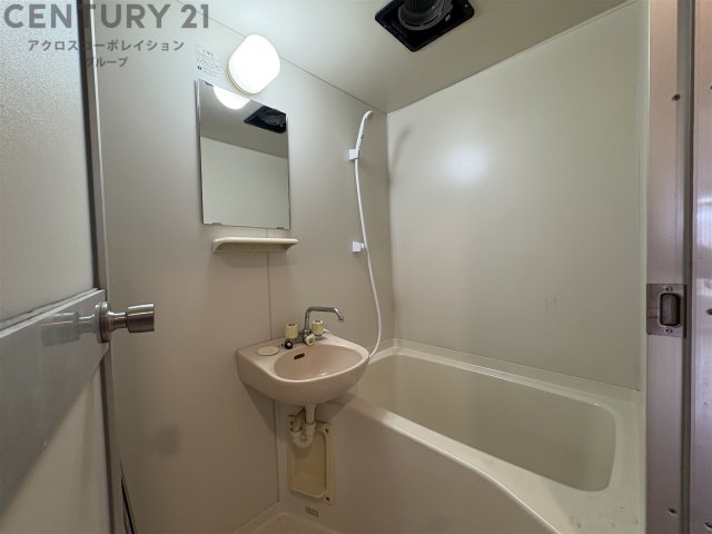 バス・シャワールーム　シンプルで機能的なユニットバスです♪