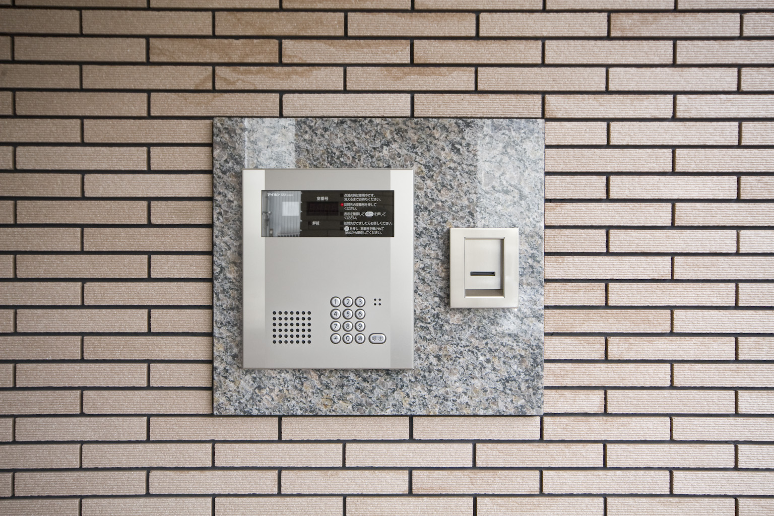 その他設備　オートロック付エントランス