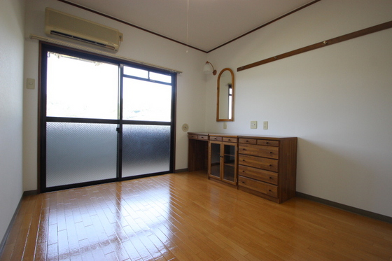 居室・リビング　※別号室の写真です