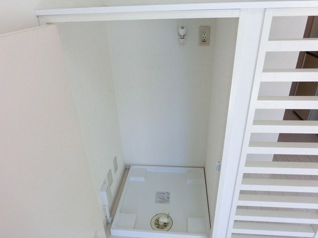 その他設備　★洗濯機置き場は隠せるように扉が付いてます★