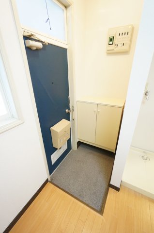 玄関　※同物件・同タイプの写真です。