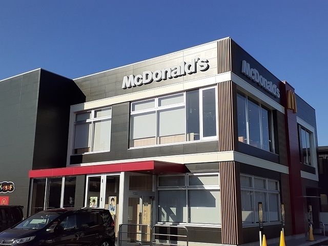 飲食店　マクドナルド3号線南高江店（飲食店）まで180m