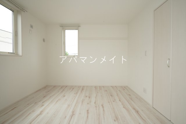 その他部屋・スペース　広くて明るい寝室