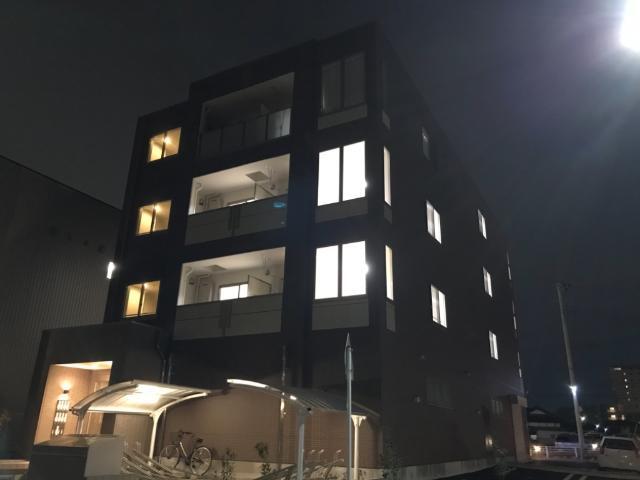 建物外観　外観写真（夜）