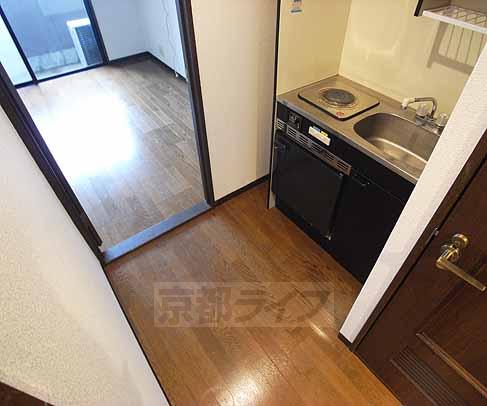 キッチン　１人暮らしなら充分なキッチンスペース