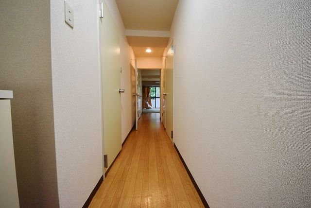 玄関　※別部屋参考写真※