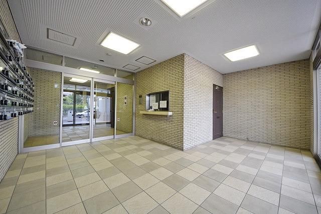 エントランス　★オートロック付き・エントランススペースです★