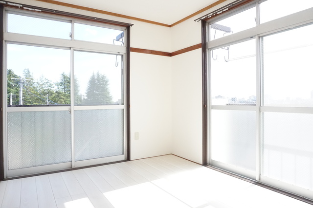 その他部屋・スペース　２面採光で明るい６帖の寝室です♪