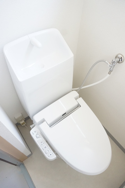 トイレ　温水洗浄便座も新設しています♪