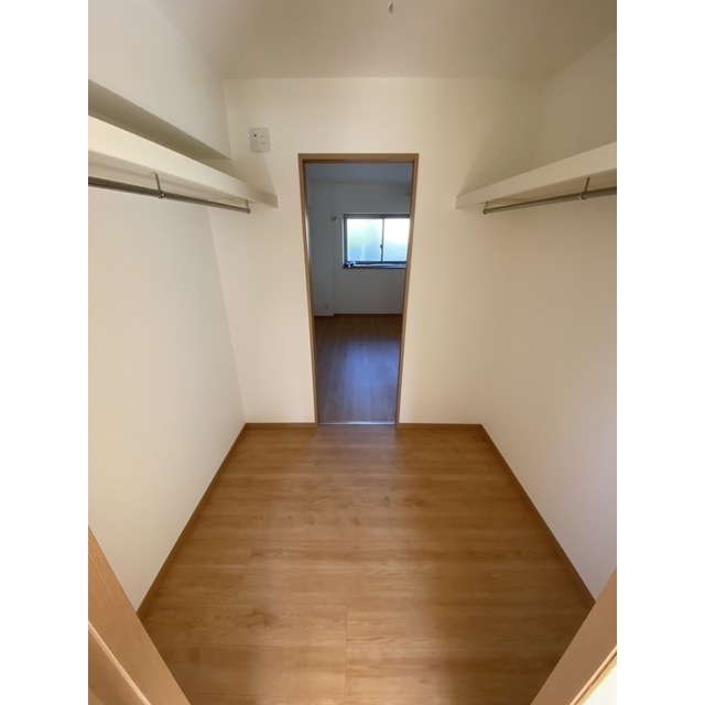 収納　ウォークスルークローゼット