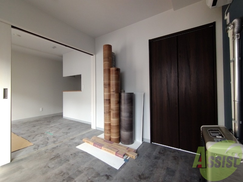 その他部屋・スペース　戸を閉めるとリビングと区切られた寝室にすることができますよ。