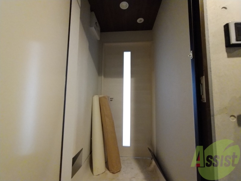 玄関　玄関です。すぐ広いリビングにつながっています。