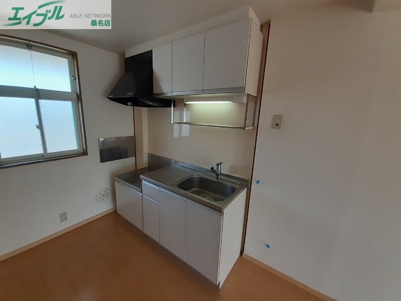 キッチン　同物件別部屋写真