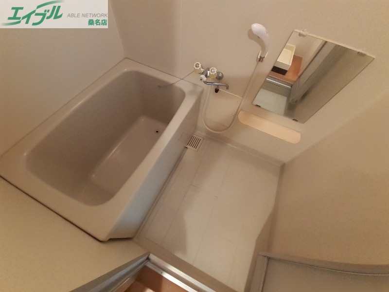 バス・シャワールーム　同物件別部屋写真