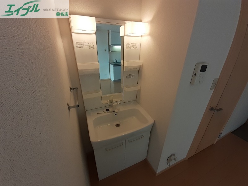 洗面設備　同物件別部屋写真