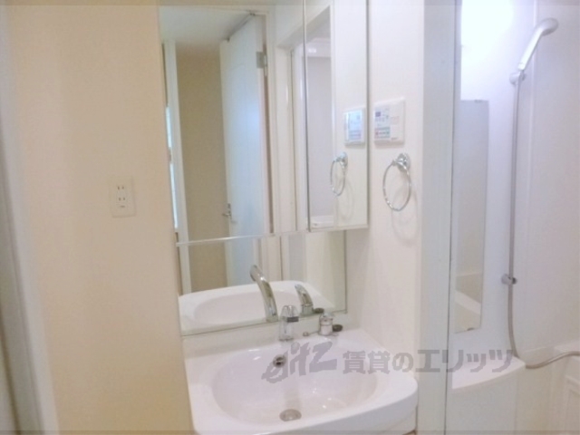 洗面設備　独立洗面台です・