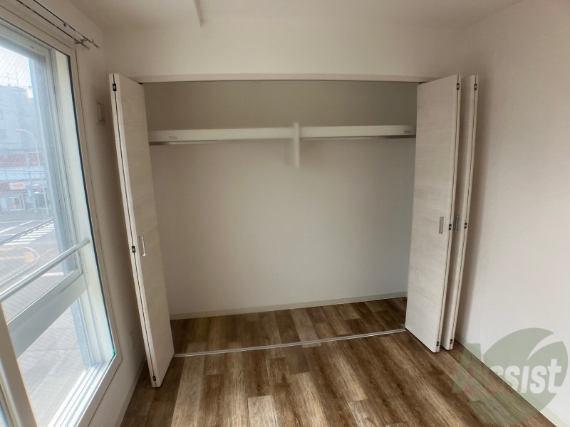 収納　クローゼットは奥行きもあり、荷物が多い方でも安心です。