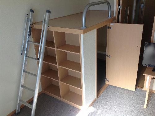 収納　ベット付/ベット下部ウォーキングクローゼット