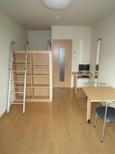 居室・リビング　窓側から撮影