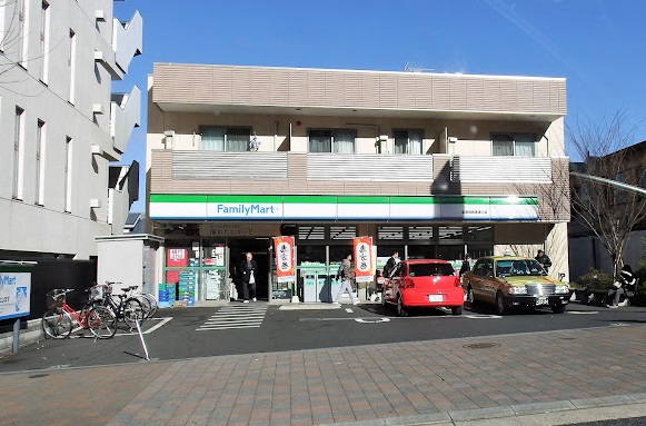 コンビニ　ファミリーマート 新宿税務署通り店（コンビニ）まで285m