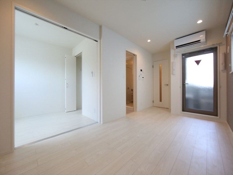 居室・リビング　ＬＤＫ8.4帖　洋室3.4帖　つなげても使えます　同仕様写真