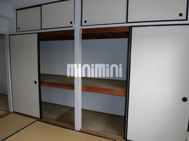 収納　エアコン付き