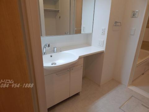 洗面設備　カウンター付洗髪洗面化粧台