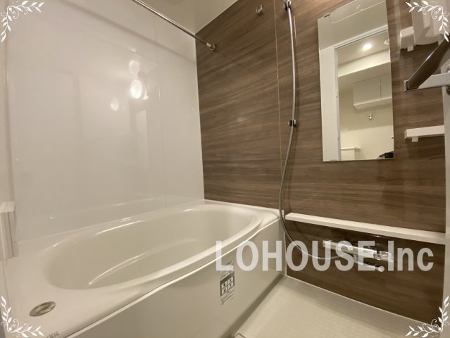 バス・シャワールーム　反転タイプ別室画像です