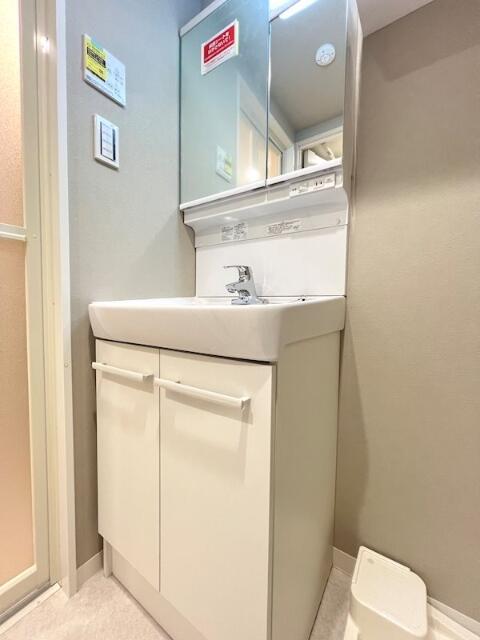 洗面設備　使いやすい独立洗面台です