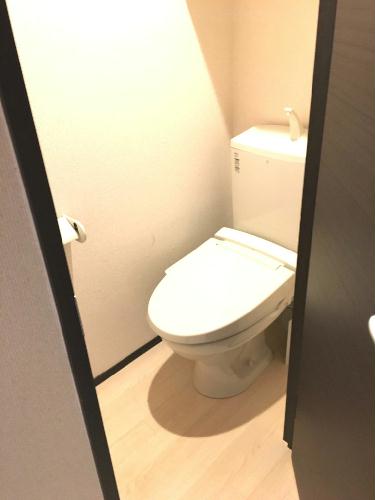 トイレ　温水洗浄便座付き