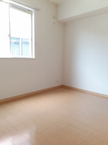 その他部屋・スペース　風通しも良い寝室です☆