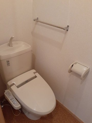 トイレ　嬉しい温水洗浄便座付き♪