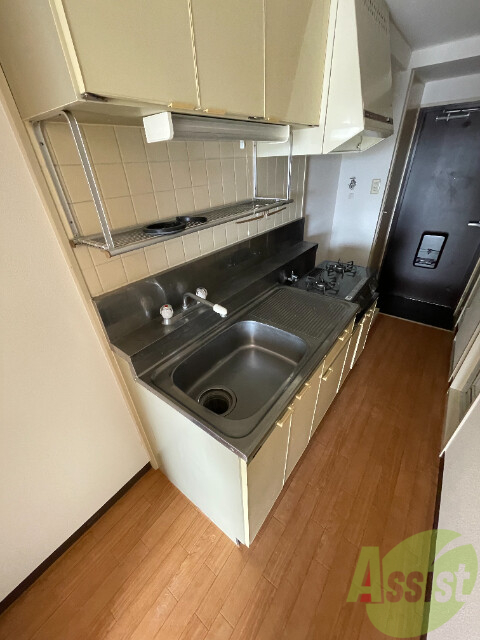 キッチン　ガスコンロが設置されています。これですぐ使えますね。