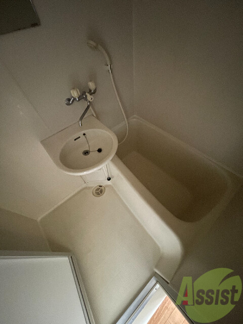 バス・シャワールーム　バス・トイレ別でお掃除しやすいですよ～。