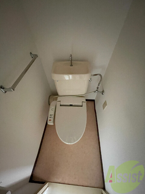 トイレ　こちらはトイレです。清潔感があり、安心して使用できます。