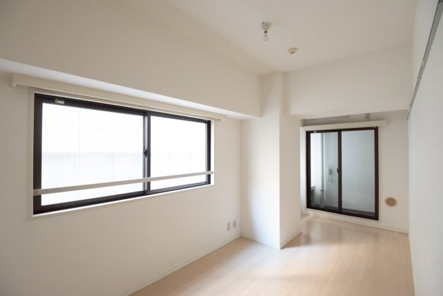 居室・リビング　明るい洋室です