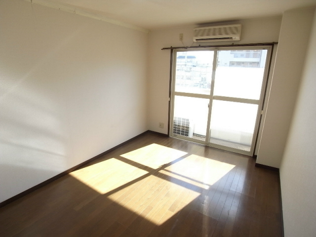 居室・リビング　写真は同マンションの別のお部屋のものです