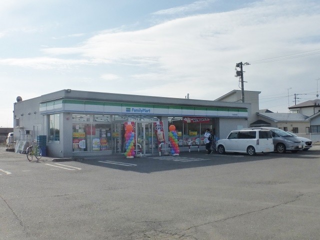 コンビニ　ファミリーマート十和田並木西店（コンビニ）まで476m