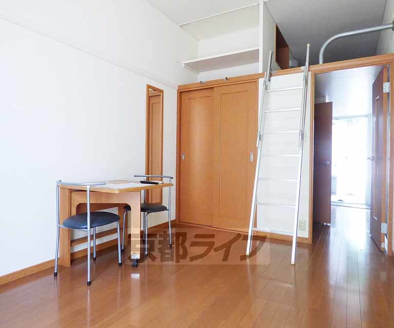 居室・リビング　家具家電付きの物件