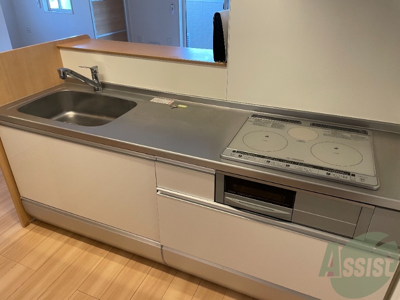 キッチン　ＩＨクッキングヒーターが設置されていて、便利ですね～。