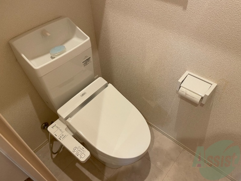 トイレ　こちらはトイレです。清潔感があり、安心して使用できます。