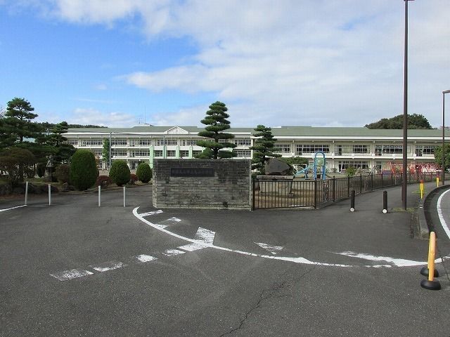 小学校　烏山小学校（小学校）まで1700m