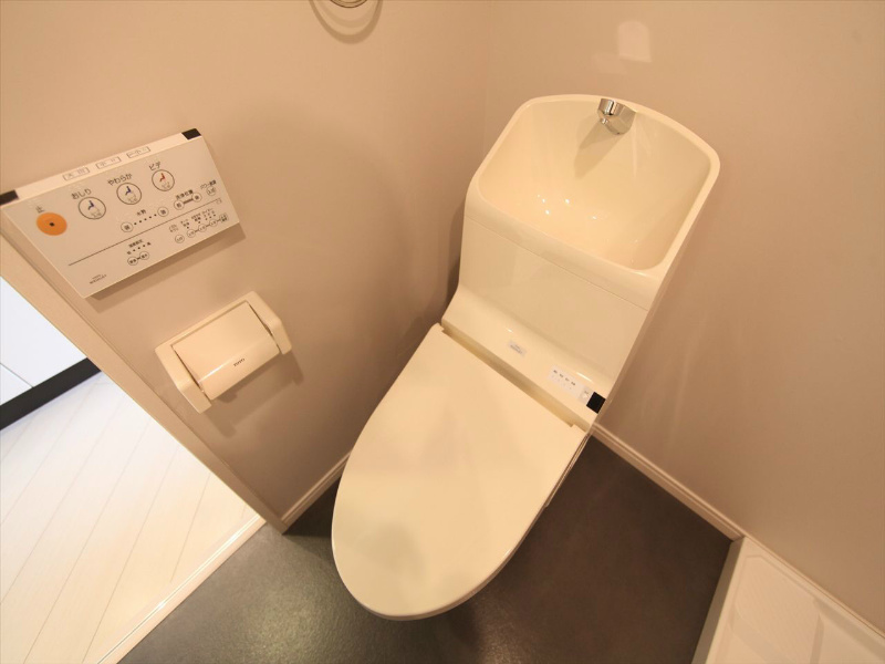 トイレ　温水洗浄暖房便座付トイレ